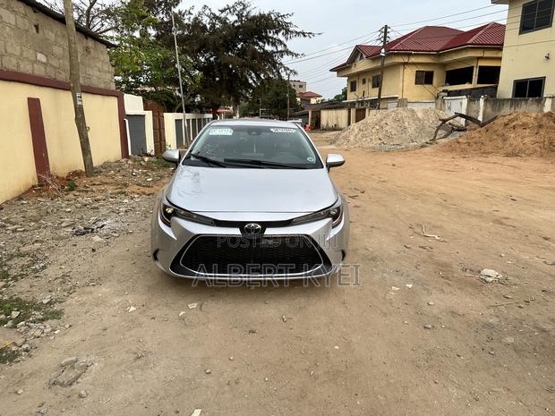 Toyota Corolla XLE 2020 Silver