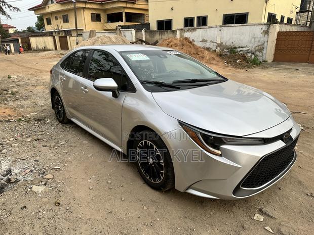 Toyota Corolla XLE 2020 Silver