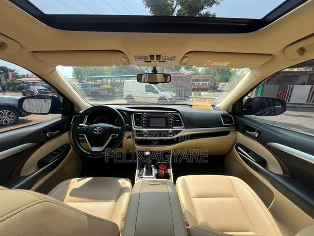 Toyota Highlander XLE 4x4 V6 (3.5L 6cyl 8A) 2017 Black