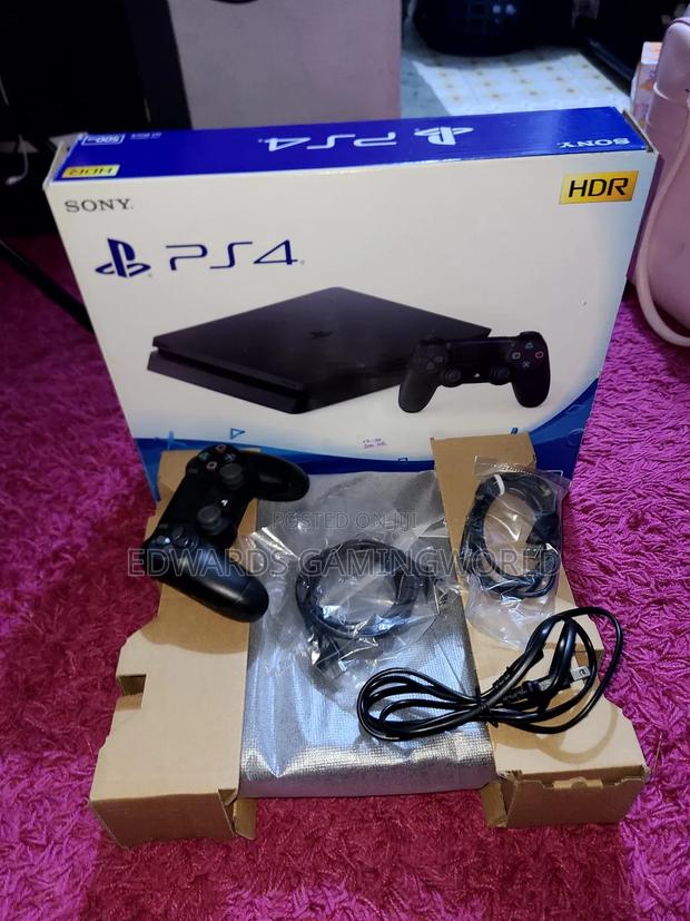 Ps4 Slim Brand New in Box