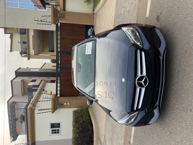 Mercedes-Benz C300 Luxury 4matic Sedan AWD (2.0L 4cyl 7A) 2017 Blue · Photo 4