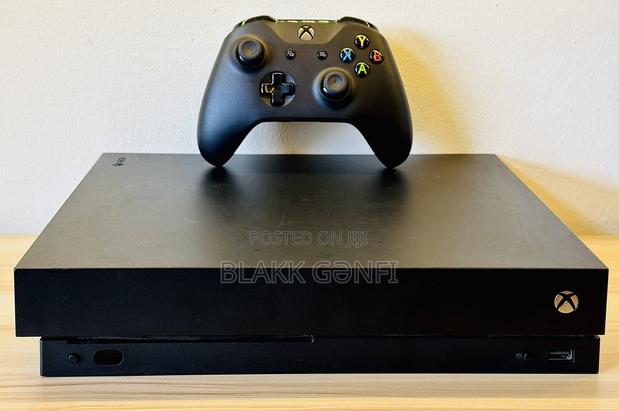 Xbox One X 1tb + Controller + Fc26 Game · Photo 2