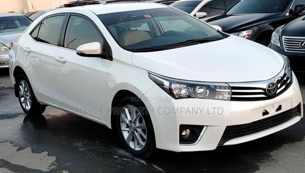 Toyota Corolla S w/Special Edition Pkg (1.8L 4cyl CVT) 2016 White