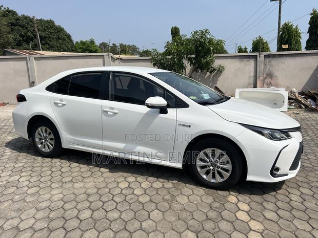Toyota Corolla LE 2022 White