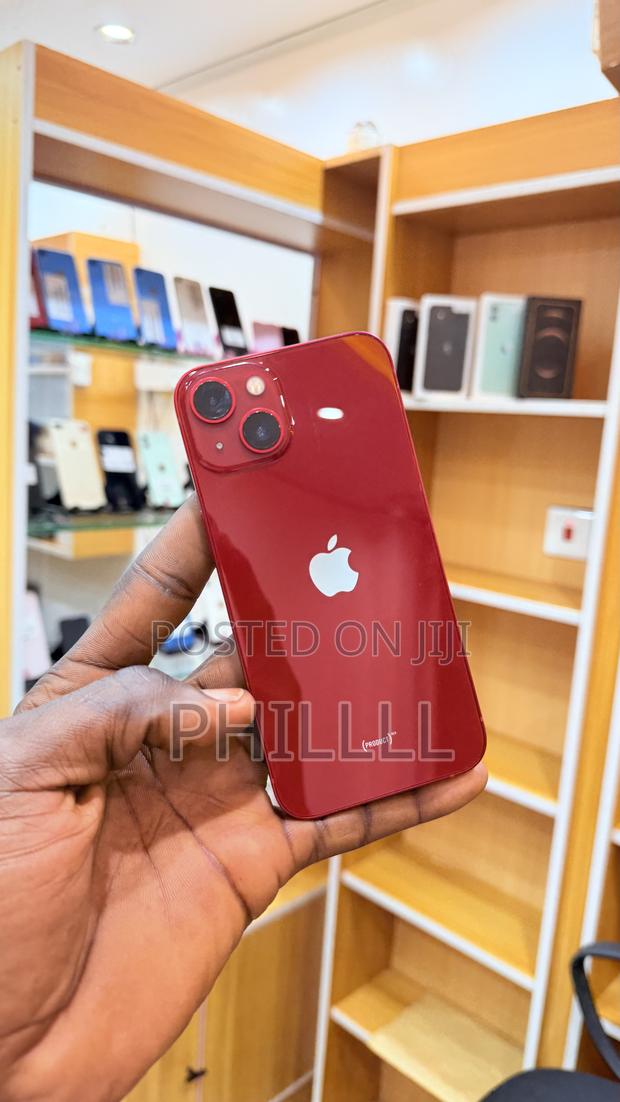 Apple iPhone 13 128 GB Red · Photo 2