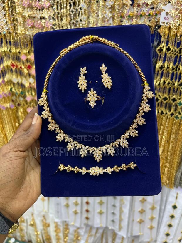 Zirconia Set O Necklace