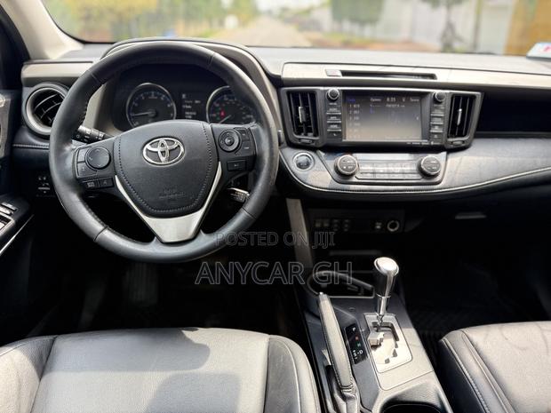 Toyota RAV4 Limited 4dr SUV (2.5L 4cyl 6A) 2018 Black