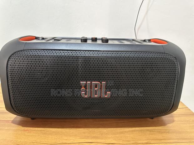 JBL Partybox on the Go Essential