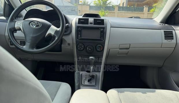 Toyota Corolla 2013 White