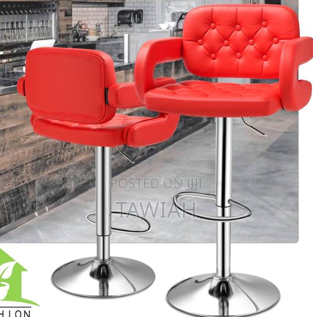 Red Saloon Chair · Photo 2
