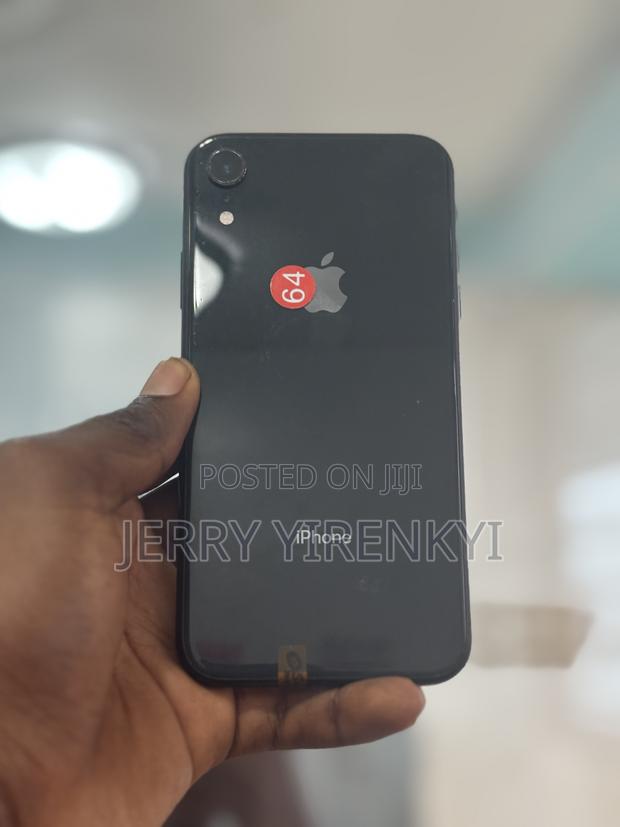 Apple iPhone XR 64 GB Black photo 2