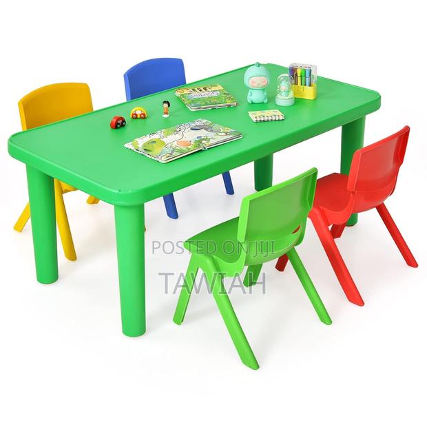 Children Table and 4 Chairs · Photo 4