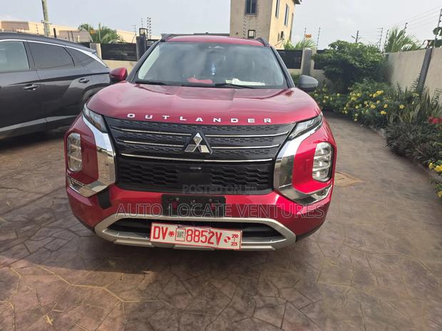 Mitsubishi Outlander SE 2023 Red