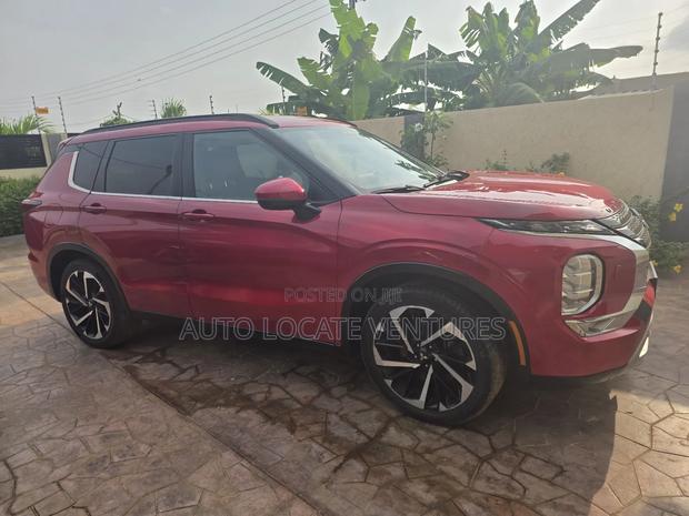 Mitsubishi Outlander SE 2023 Red