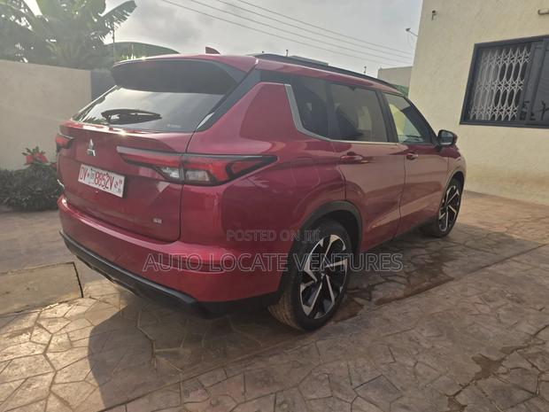 Mitsubishi Outlander SE 2023 Red