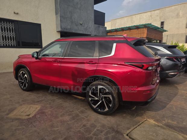 Mitsubishi Outlander SE 2023 Red