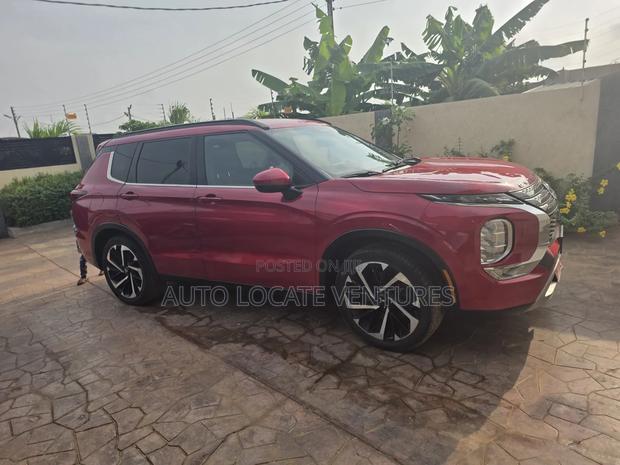 Mitsubishi Outlander SE 2023 Red