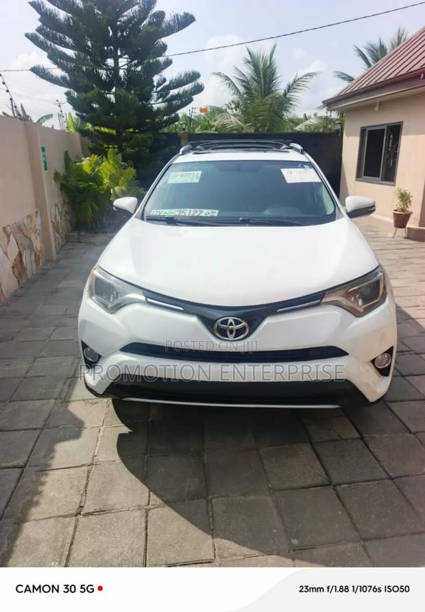 Toyota RAV4 XLE FWD (2.5L 4cyl 6A) 2017 White