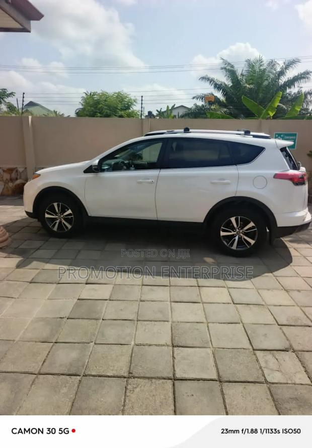 Toyota RAV4 XLE FWD (2.5L 4cyl 6A) 2017 White