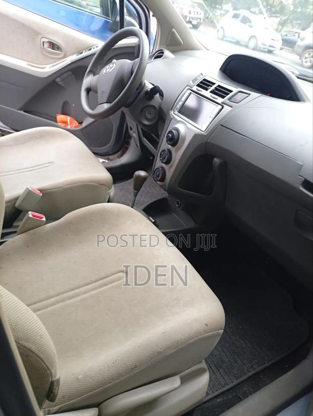 Toyota Vitz 1.5 FWD 5dr 2014 Silver photo 4