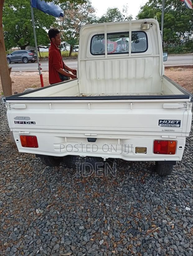 Daihatsu Hijet 1999 White photo 2