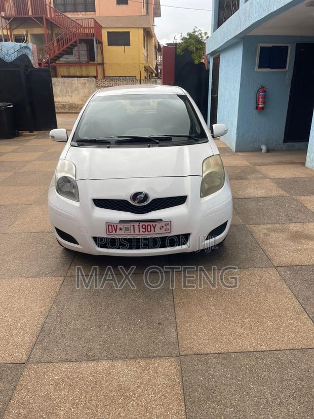 Toyota Yaris L Hatchback 3dr 2012 White