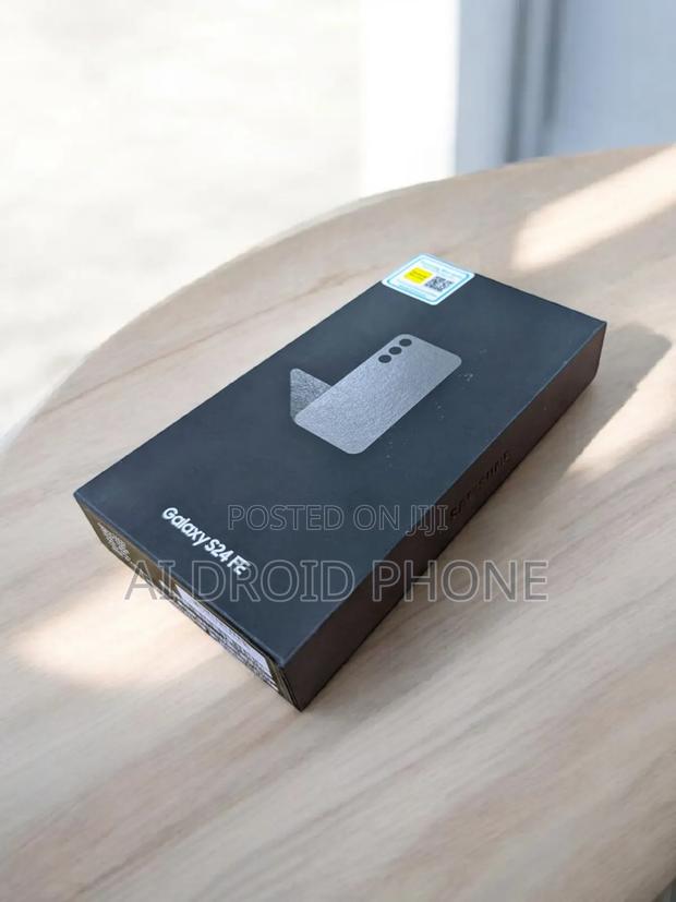 New Samsung Galaxy S24 FE 128 GB Blue photo 2