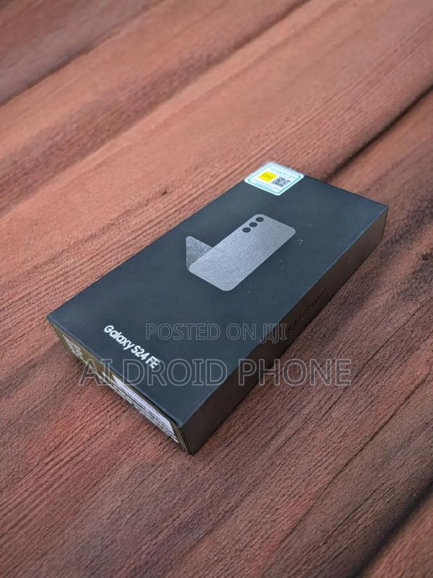 New Samsung Galaxy S24 FE 128 GB Gray photo 2