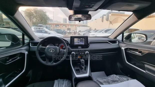 Toyota RAV4 2021 White