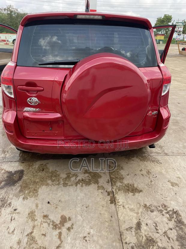 Toyota RAV4 2010 photo 9