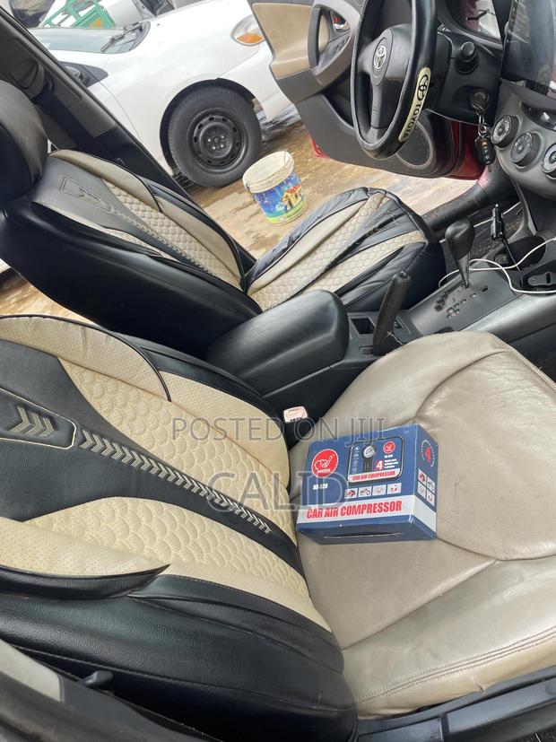 Toyota RAV4 2010 photo 8