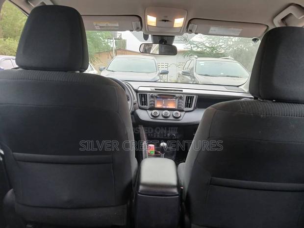 Toyota RAV4 LE 4dr SUV AWD (2.5L 4cyl 6A) 2018 Gray