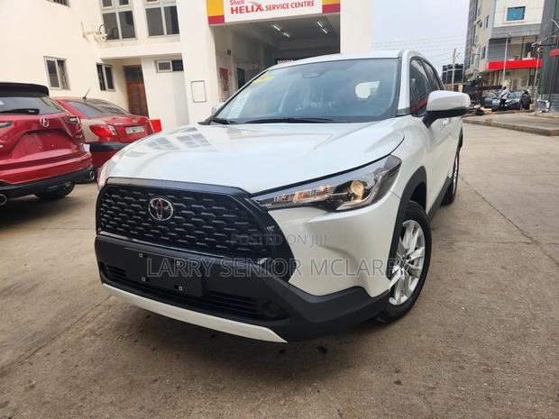 New Toyota Corolla Cross LE 2025 White