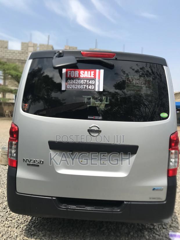 Nissan Caravan (Urvan) 2015 Silver photo 6