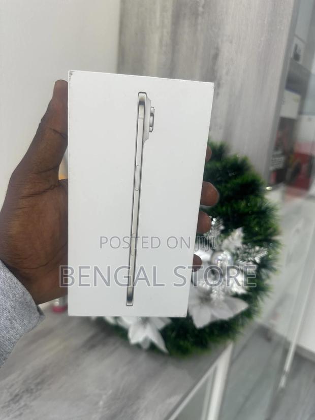 New Apple iPhone Air 256 GB Gold photo 2