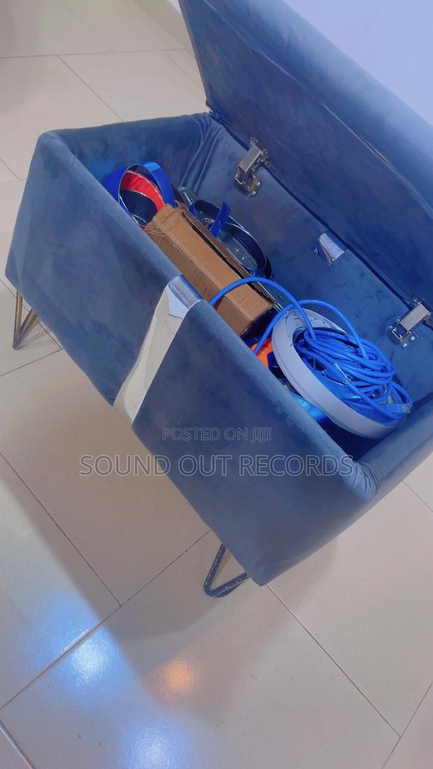 Tufted Cube/Foot Rest With Inner Storage 2x1ft photo 2