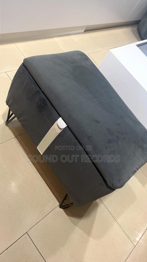 Tufted Cube/Foot Rest With Inner Storage 2x1ft