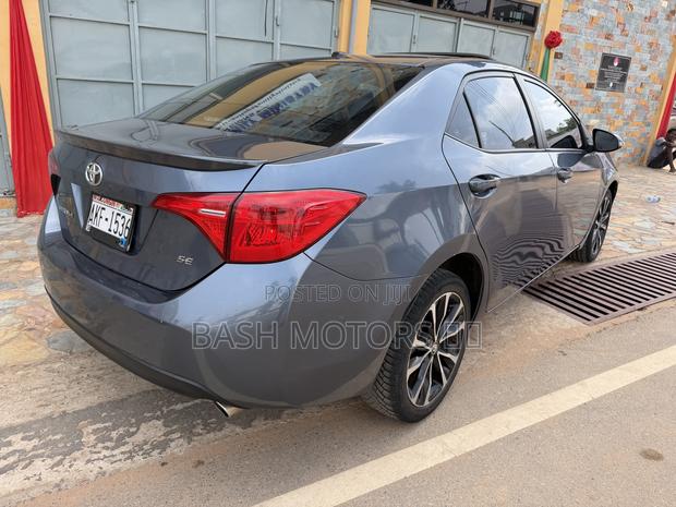 Toyota Corolla SE 4dr Sedan (1.8L 4cyl CVT) 2017 Gray