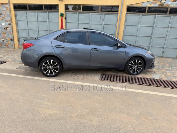Toyota Corolla SE 4dr Sedan (1.8L 4cyl CVT) 2017 Gray