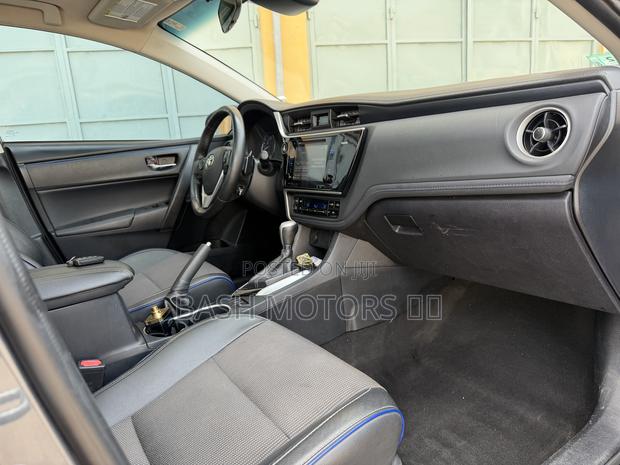 Toyota Corolla SE 4dr Sedan (1.8L 4cyl CVT) 2017 Gray