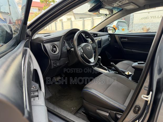 Toyota Corolla SE 4dr Sedan (1.8L 4cyl CVT) 2017 Gray