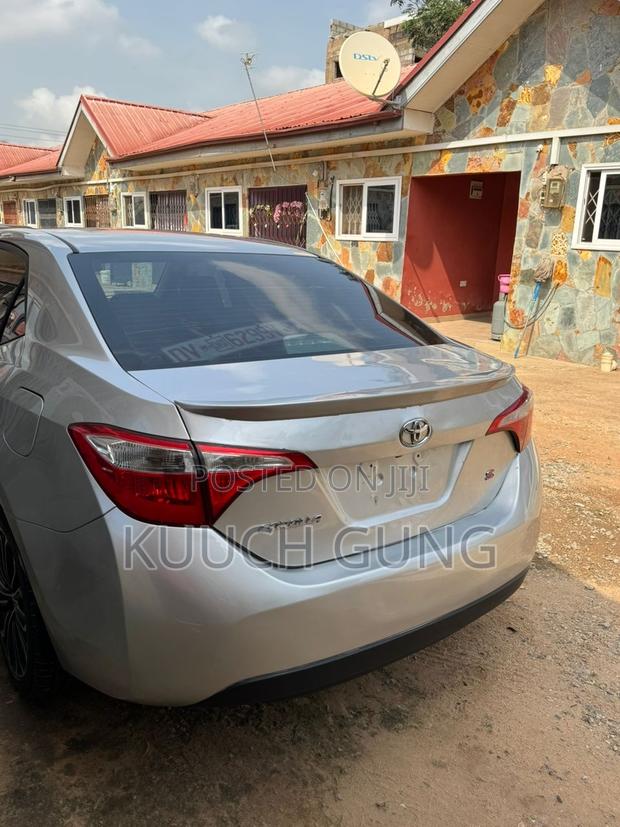 Toyota Corolla LE 4dr Sedan (1.8L 4cyl CVT) 2015 Gray
