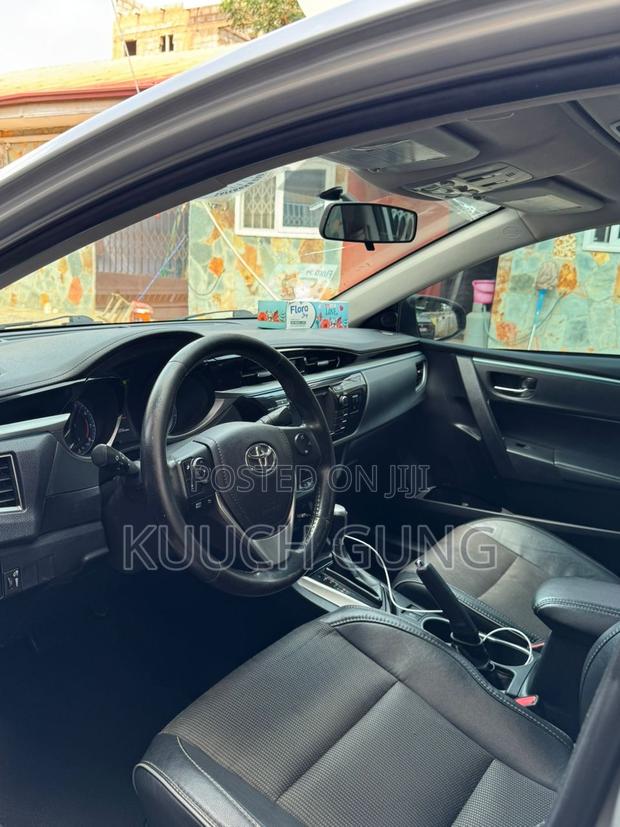 Toyota Corolla LE 4dr Sedan (1.8L 4cyl CVT) 2015 Gray