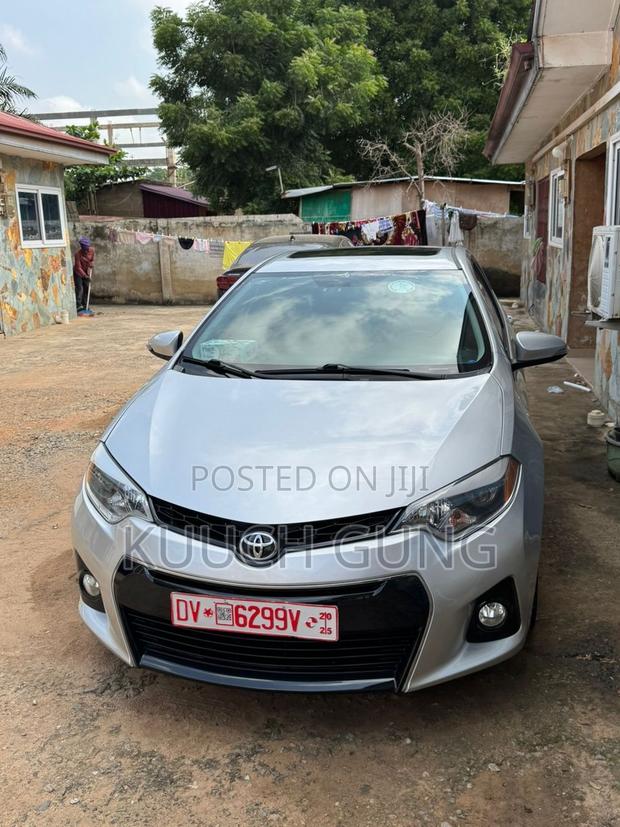 Toyota Corolla LE 4dr Sedan (1.8L 4cyl CVT) 2015 Gray