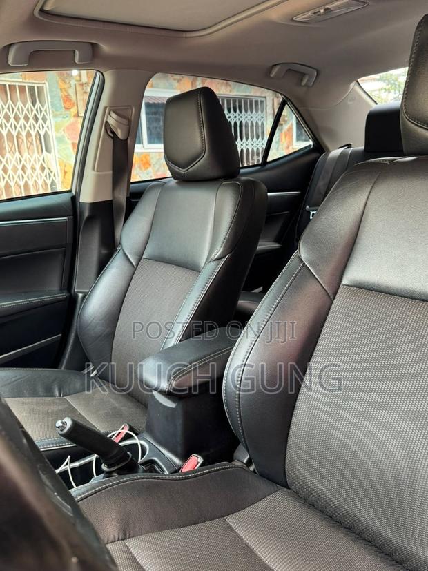 Toyota Corolla LE 4dr Sedan (1.8L 4cyl CVT) 2015 Gray