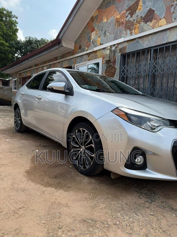 Toyota Corolla LE 4dr Sedan (1.8L 4cyl CVT) 2015 Gray