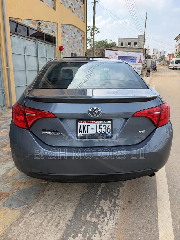 Toyota Corolla SE 4dr Sedan (1.8L 4cyl CVT) 2017 Gray
