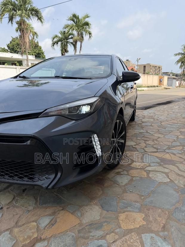 Toyota Corolla SE 4dr Sedan (1.8L 4cyl CVT) 2017 Gray