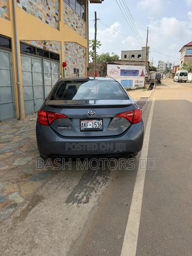 Toyota Corolla SE 4dr Sedan (1.8L 4cyl CVT) 2017 Gray