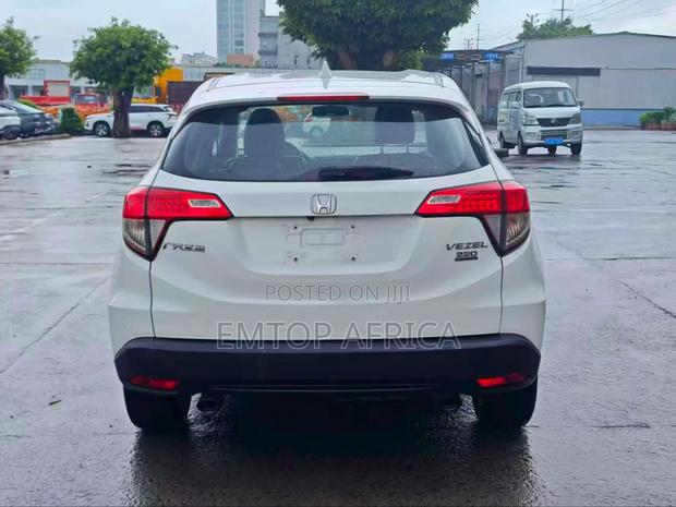 Honda HR-V 2021 White photo 2